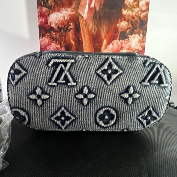 New !!Inspired Gray/Blue Monogram Denim Vanity Case with crossbody strap - Picture 4 of 7